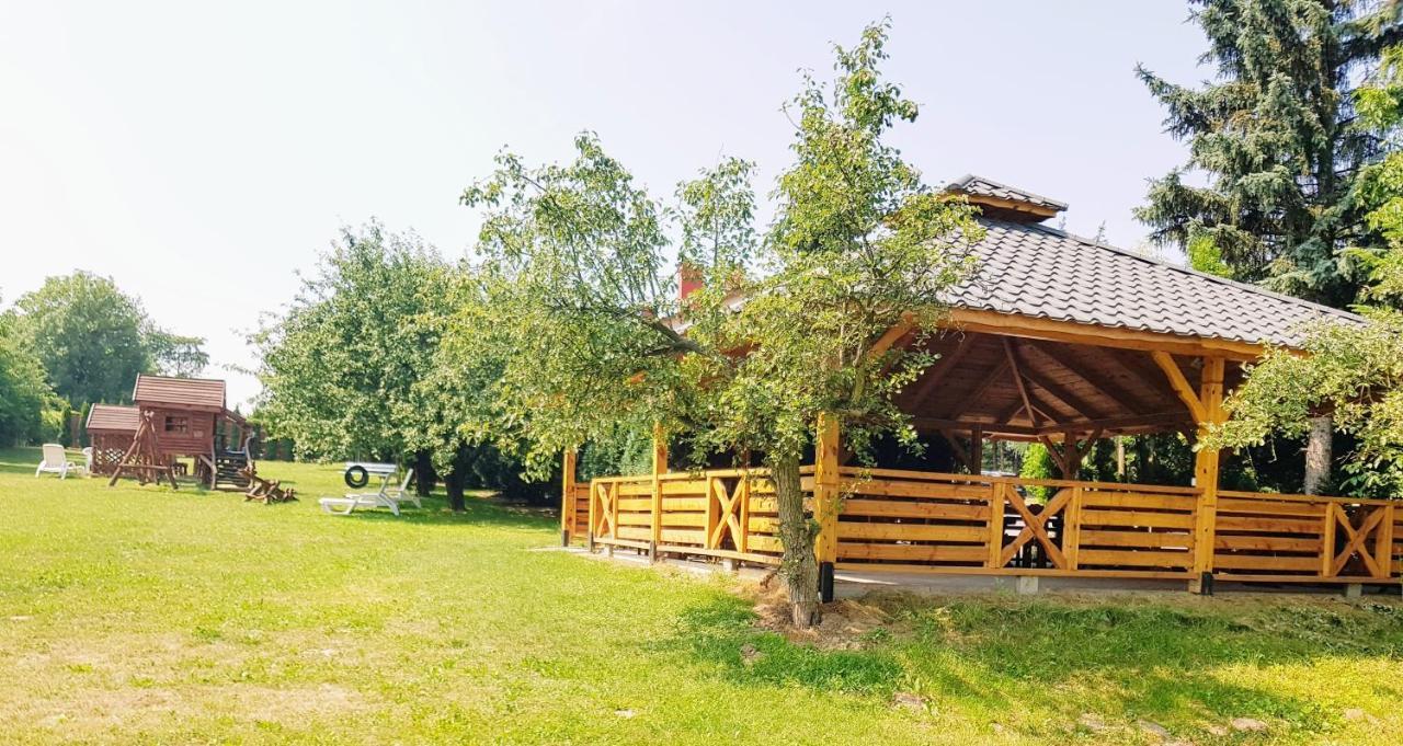 Willa-Restauracja Victoria Ostrowiec Swietokrzyski Luaran gambar